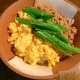 鶏そぼろの三色丼